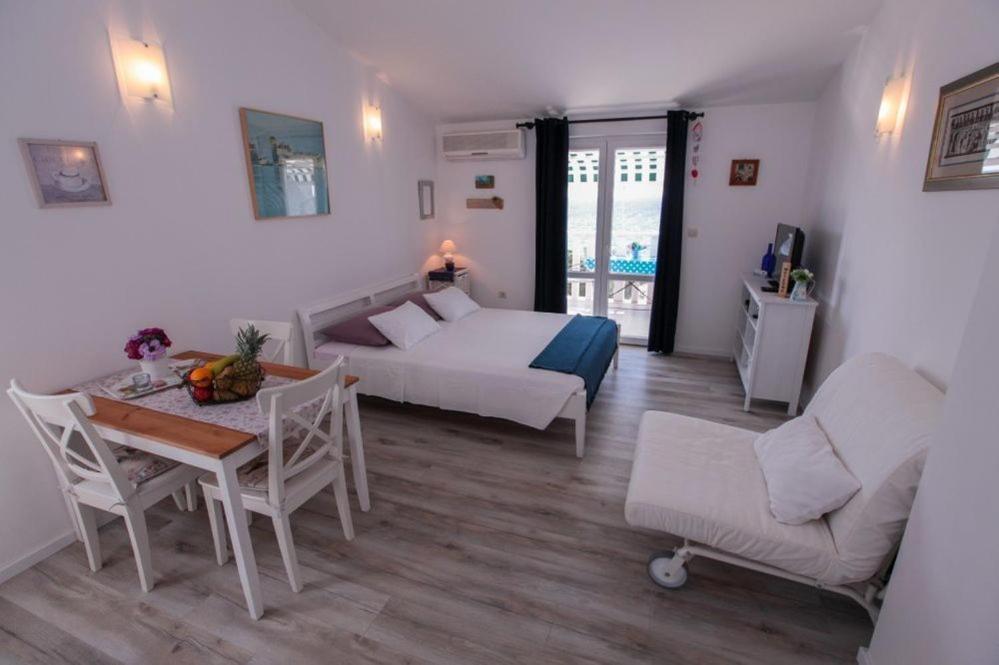 Apartments Luka 로고즈니차 외부 사진
