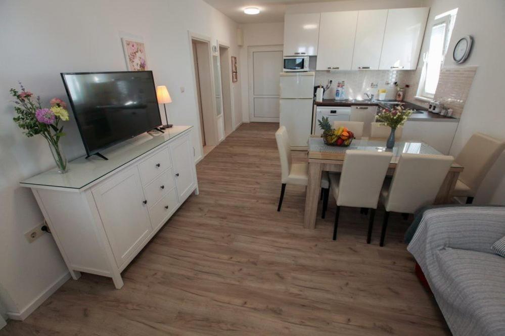 Apartments Luka 로고즈니차 외부 사진