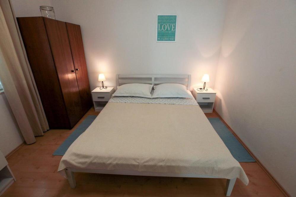 Apartments Luka 로고즈니차 외부 사진