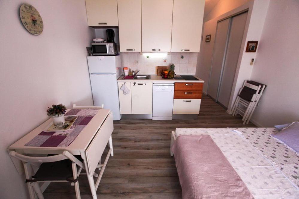 Apartments Luka 로고즈니차 외부 사진