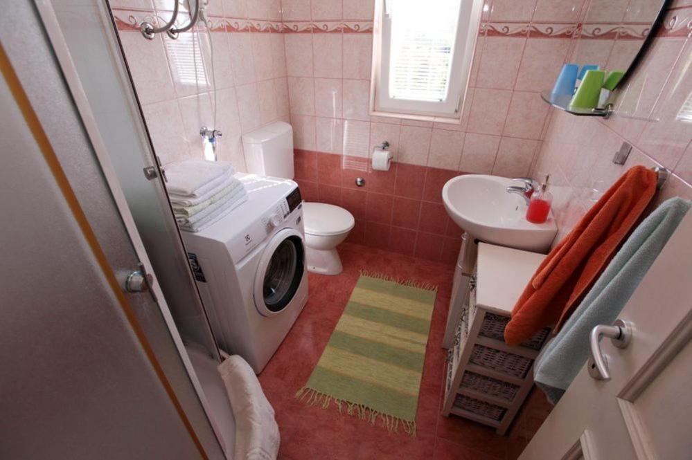 Apartments Luka 로고즈니차 외부 사진