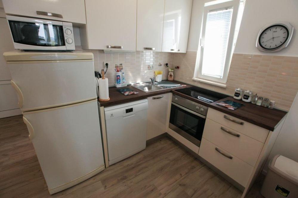 Apartments Luka 로고즈니차 외부 사진