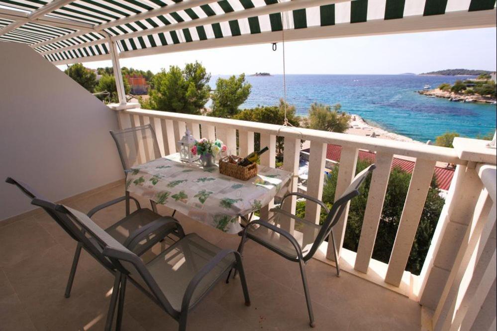 Apartments Luka 로고즈니차 외부 사진