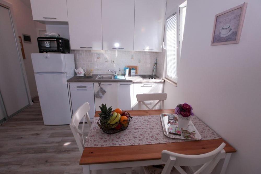 Apartments Luka 로고즈니차 외부 사진